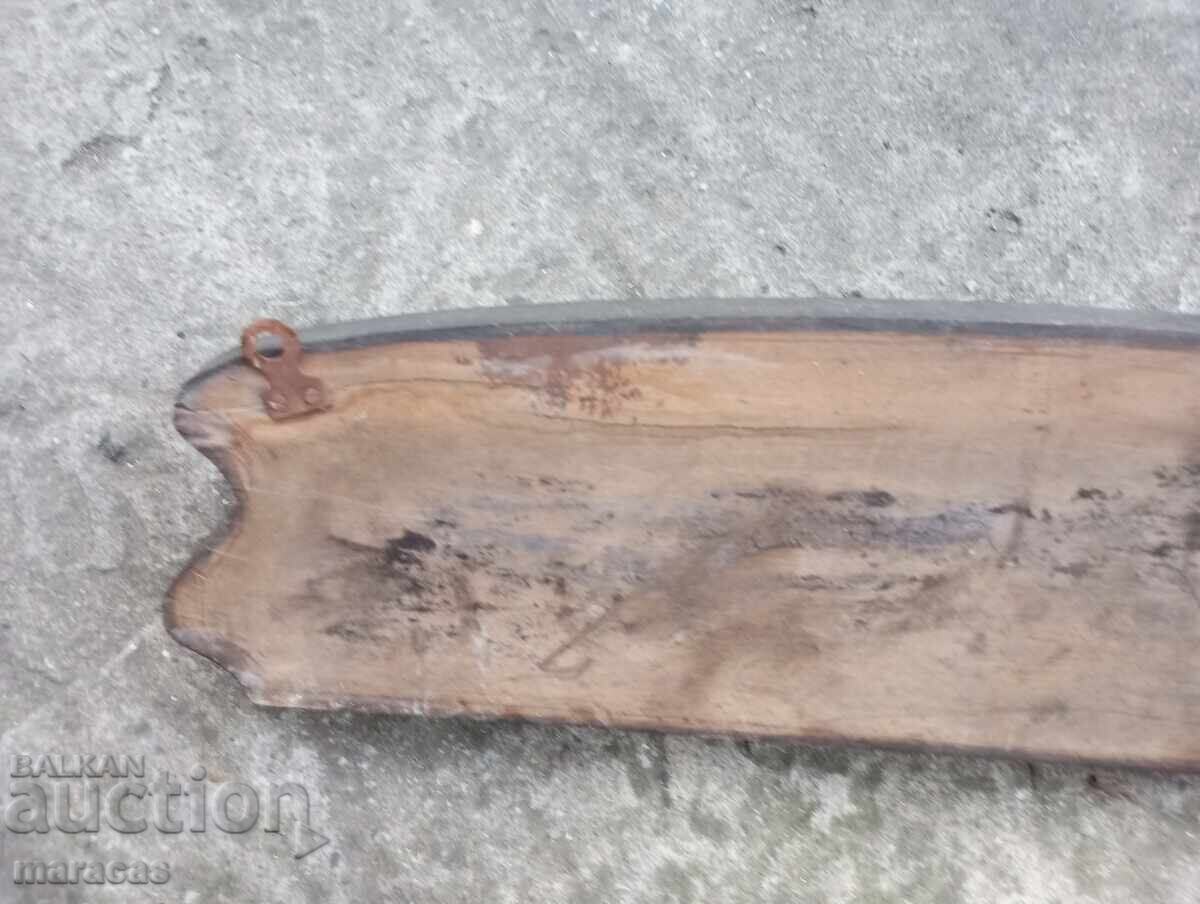 Δημοπρασία Παλιά ξύλινη κρεμάστρα με μεταλλικά στοιχεία