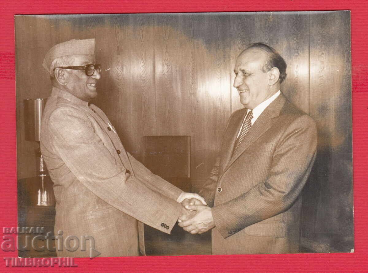 220498 / Todor Zhivkov Welcomes a Prominent Foreign Friend