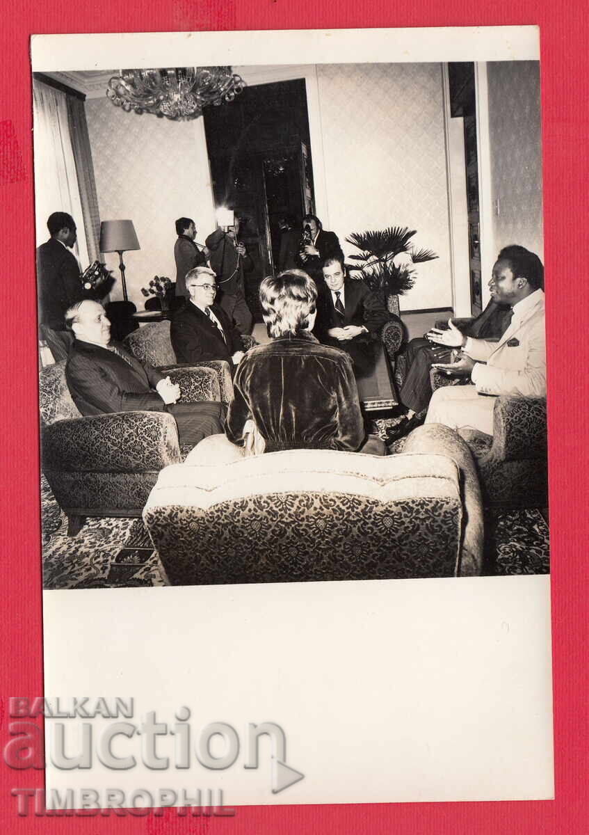 220495 / Todor Zhivkov Πέτρος Μλαντένοφ Αφρικανική αντιπροσωπεία. Γκάνα 220495 / Todor Zhivkov Πέτρος Μλαντένοφ Αφρικανική αντιπροσωπεία. Γκάνα