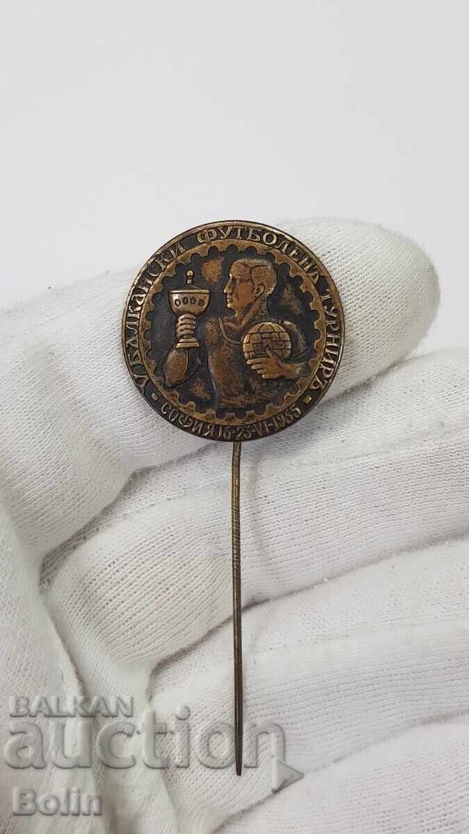 Foarte rară insignă regală Turneul Balcanic de Fotbal 1935 Sofia cu preț 550.00 BGN | € 281.21