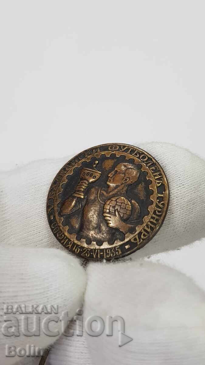 Licitație Foarte rară insignă regală Turneul Balcanic de Fotbal 1935 Sofia