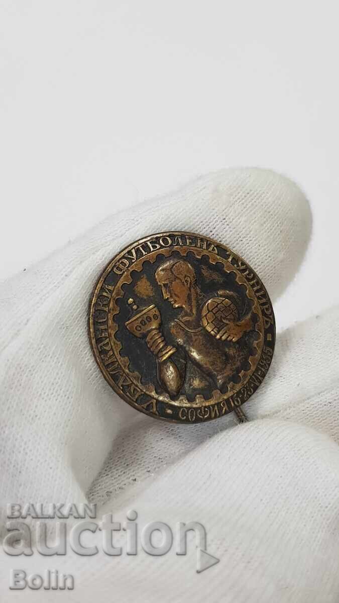 Livrarea Foarte rară insignă regală Turneul Balcanic de Fotbal 1935 Sofia