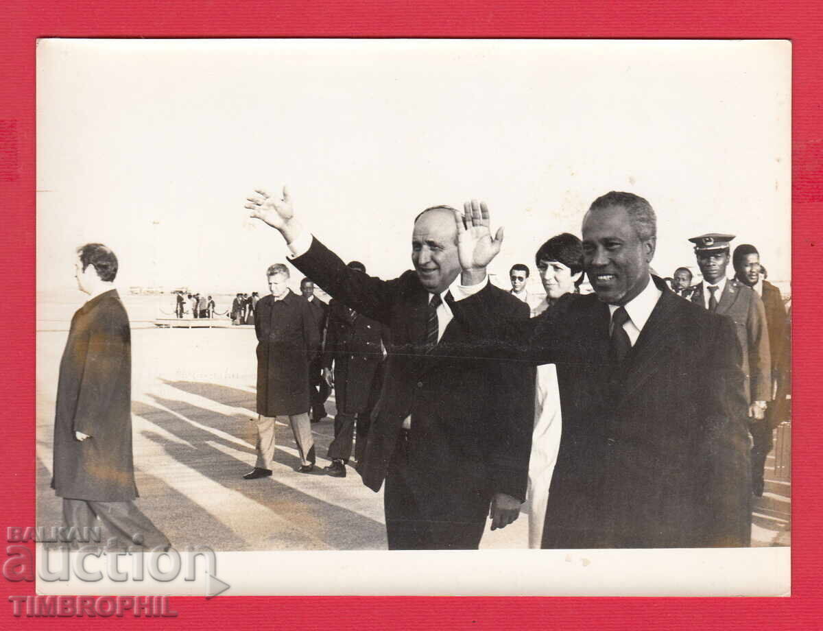 Аукцион 220494 / Тодор Живков посрещане на Африканска държава Аукцион 220494 / Тодор Живков посрещане на Африканска държава