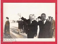 220494 / Întâmpinarea lui Todor Jivkov într-o țară africană