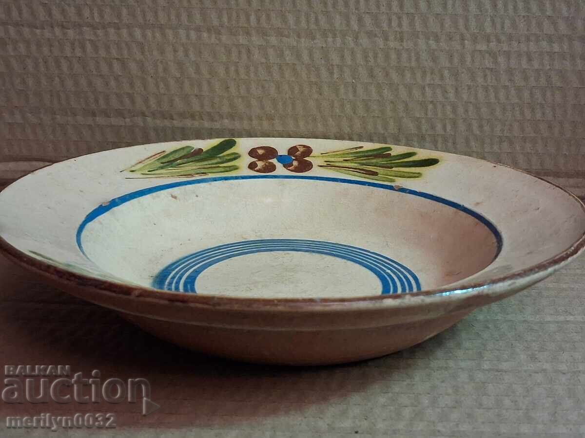 Delivery of Old clay pot, pottery, plate
