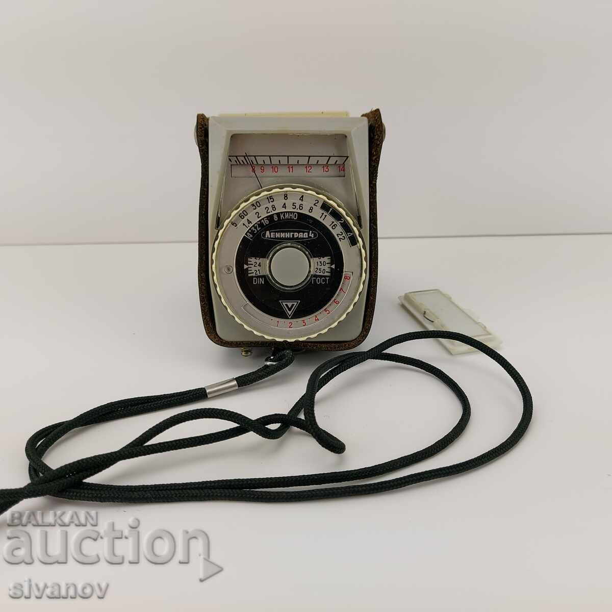 Old Soviet light meter Leningrad 4 with leather case #4704
