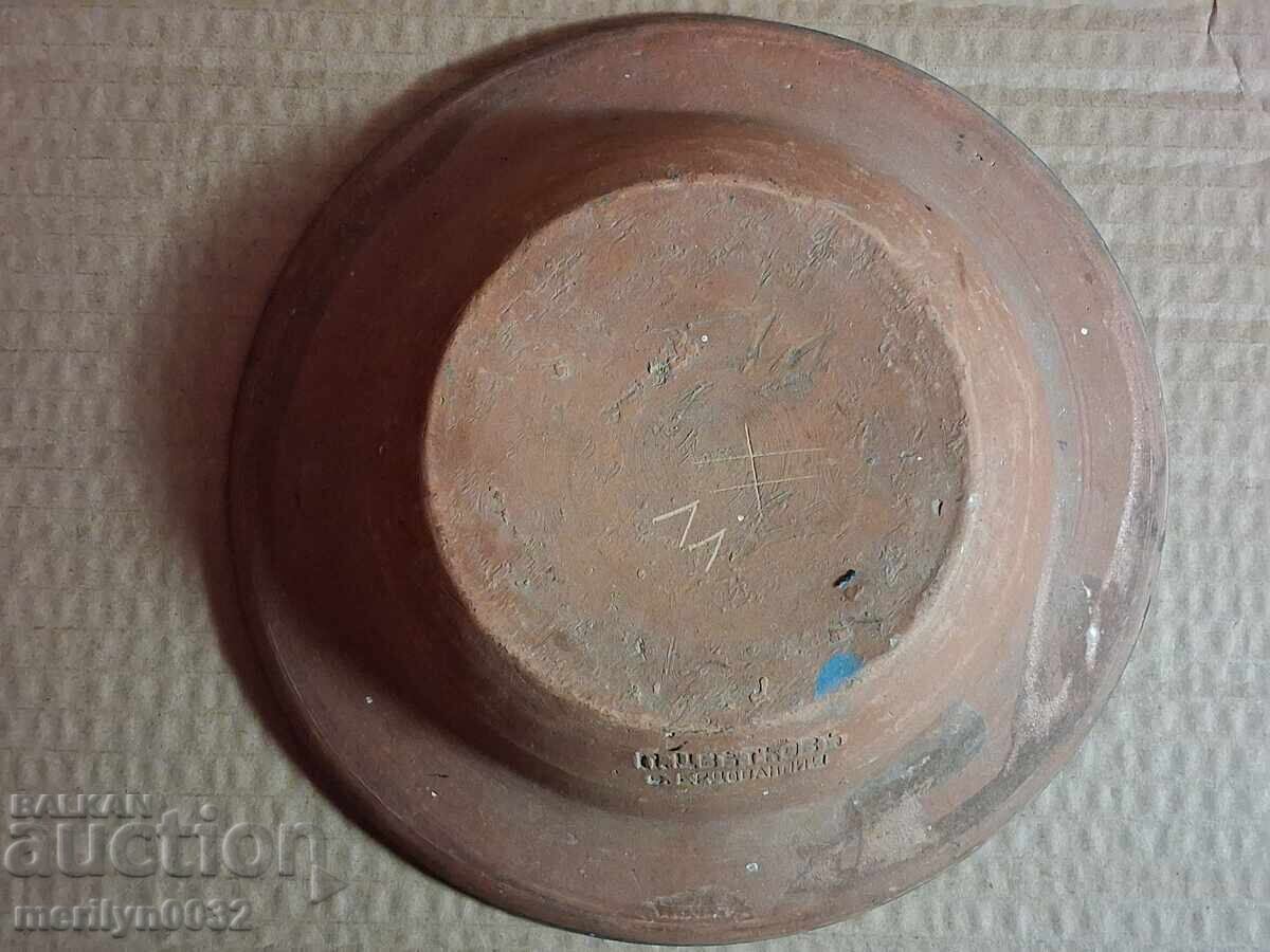 Delivery of Old clay pot, pottery, plate