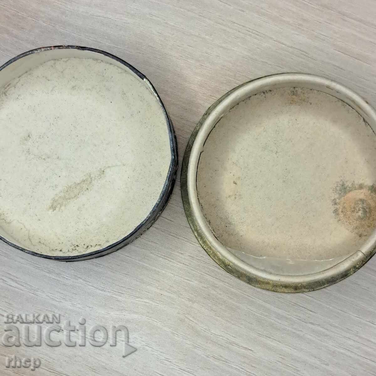 Παράδοση ΤΟΣΚΑ παλιό κουτί πούδρας δεκαετίας 40 - 50 Παράδοση ΤΟΣΚΑ παλιό κουτί πούδρας δεκαετίας 40 - 50
