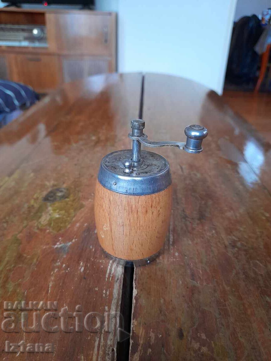 Licitație Stara Melnička, moara de piper negru