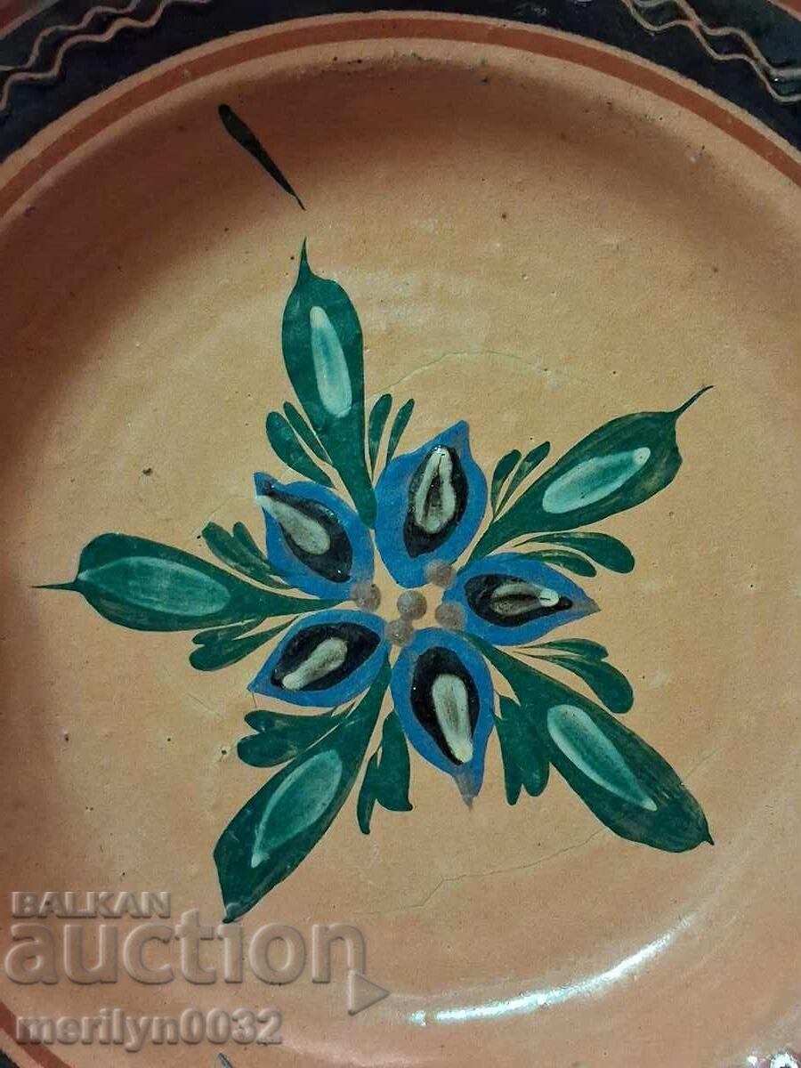 Delivery of Old clay pot, pottery, plate Delivery of Old clay pot, pottery, plate