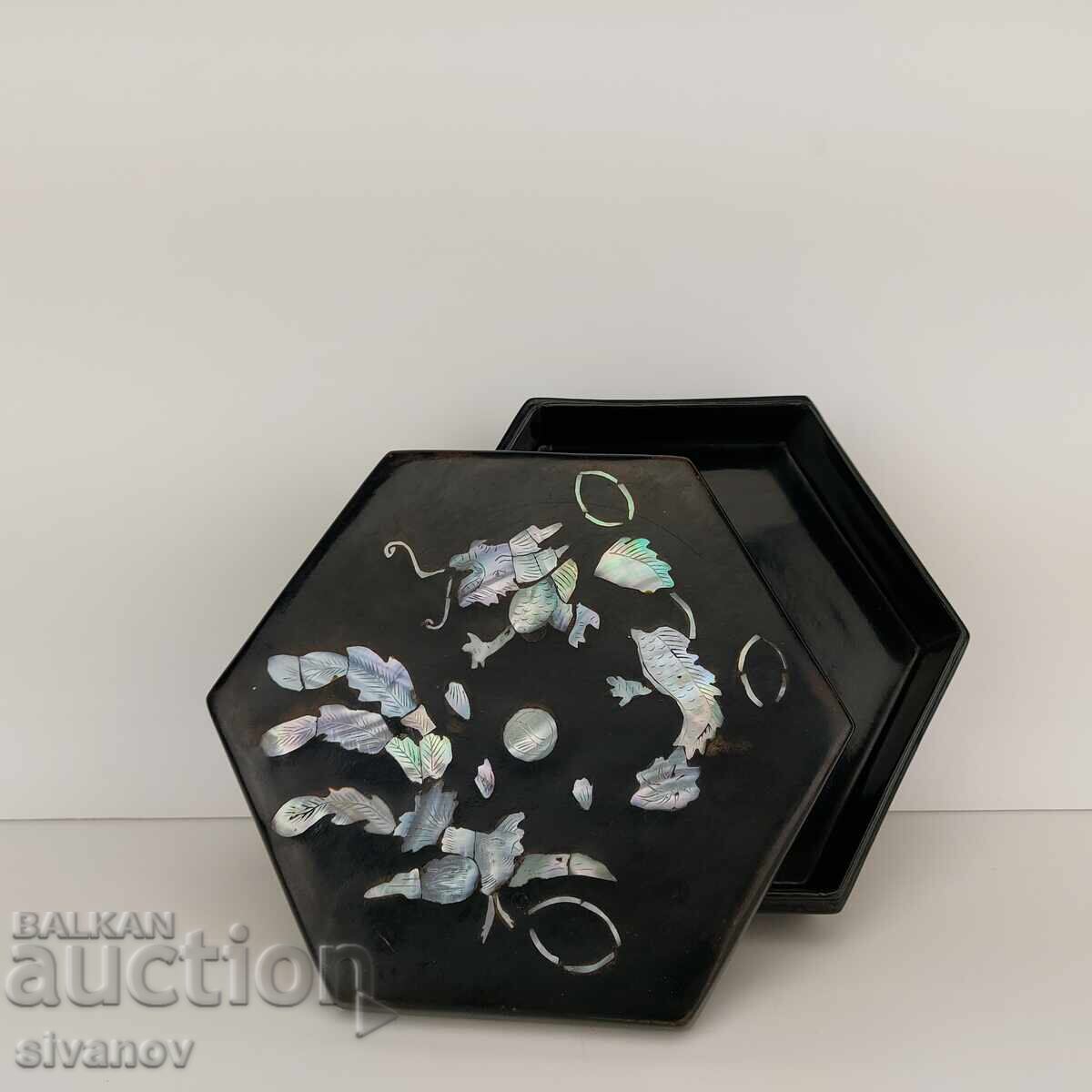 Cutie veche de lemn cu sidef incrustat, lac negru #4992