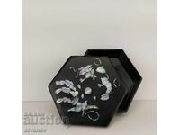 Cutie veche de lemn cu sidef incrustat, lac negru #4992