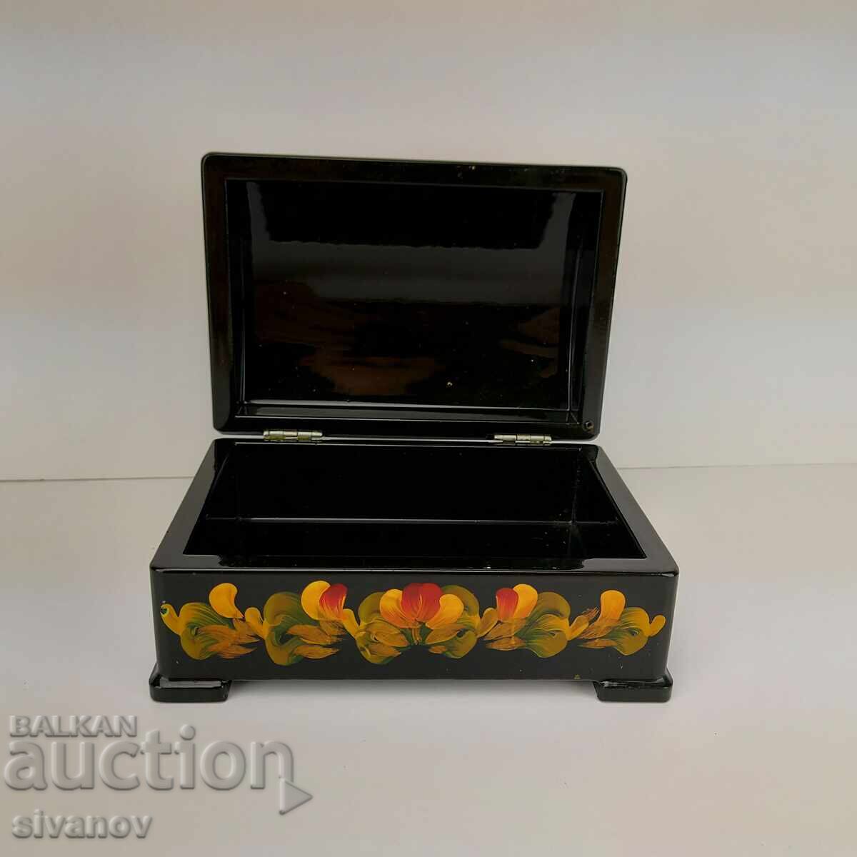 Cutie veche frumoasă din lemn pentru bijuterii cu flori #5012 cu preț 19.99 BGN | € 10.22