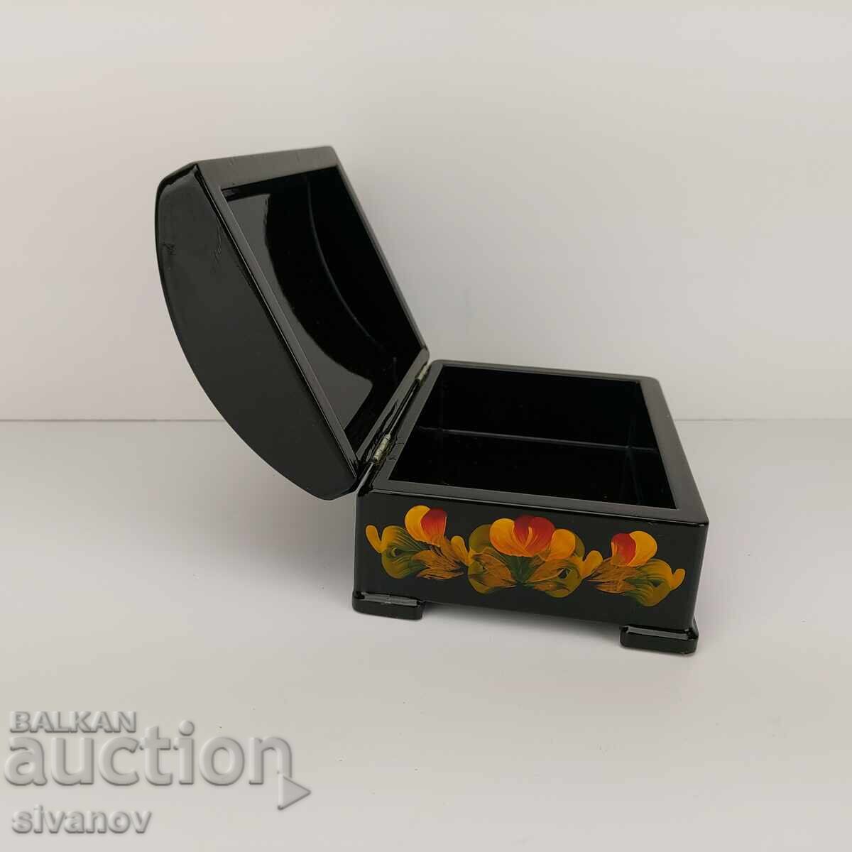 Licitație Cutie veche frumoasă din lemn pentru bijuterii cu flori #5012