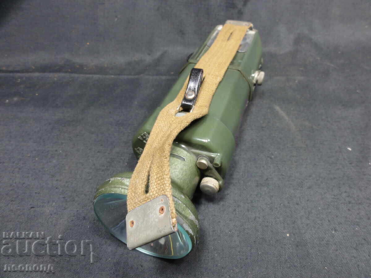 Delivery of BZTs STAR RETRO SOCIALIST GDR MILITARY PROJECTOR FLASHLIGHT ZW59 Delivery of BZTs STAR RETRO SOCIALIST GDR MILITARY PROJECTOR FLASHLIGHT ZW59