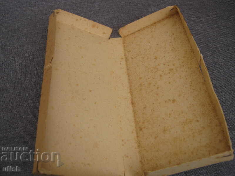 Δημοπρασία Παλιό άδειο χαρτόκουτο Pelican βουλγαρικά βαμβακερά κλωστές