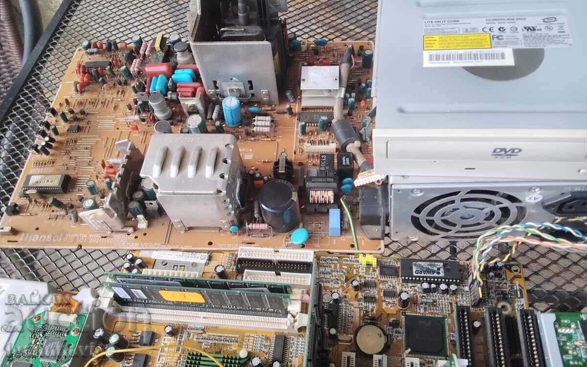 Delivery of Intel Pentium 2 - Disassembled computer with all components Delivery of Intel Pentium 2 - Disassembled computer with all components