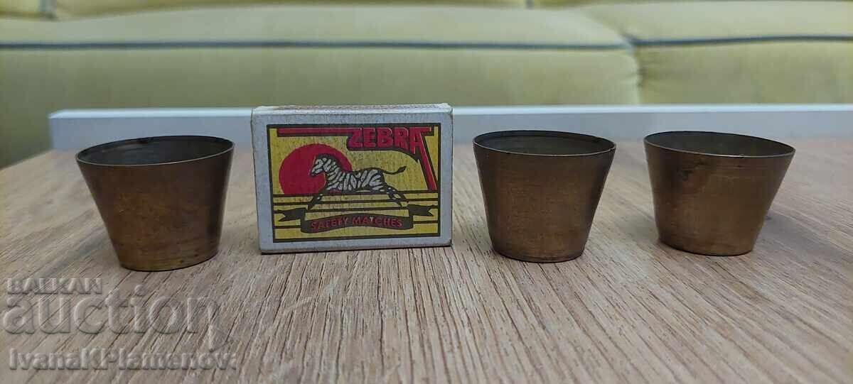 Livrarea Shoturi de alamă, trei bucăți, pentru cunoscători