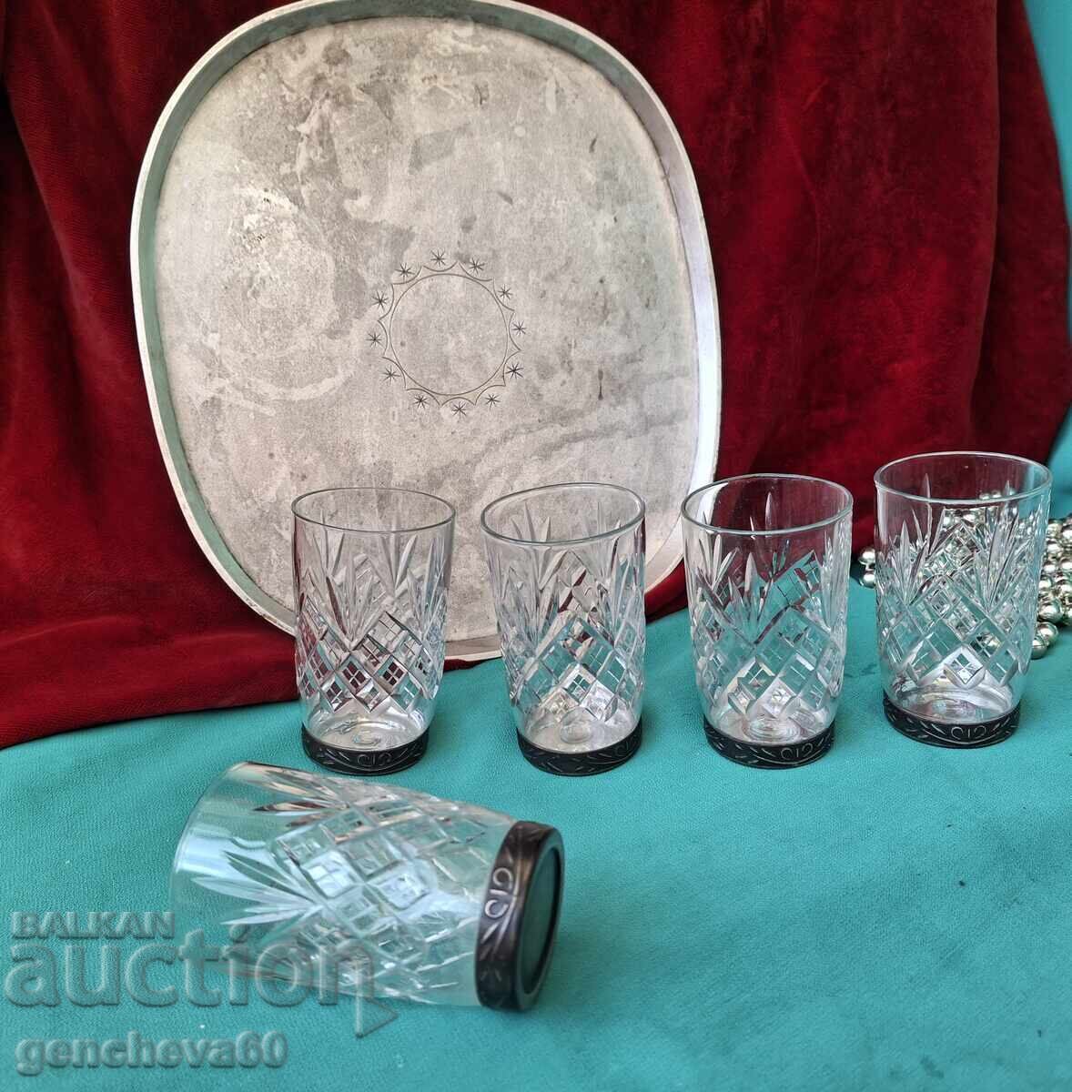 Licitație PAHARE DE CRISTAL RUSEȘTI RETRO ȘI TAVĂ ARGINTATĂ