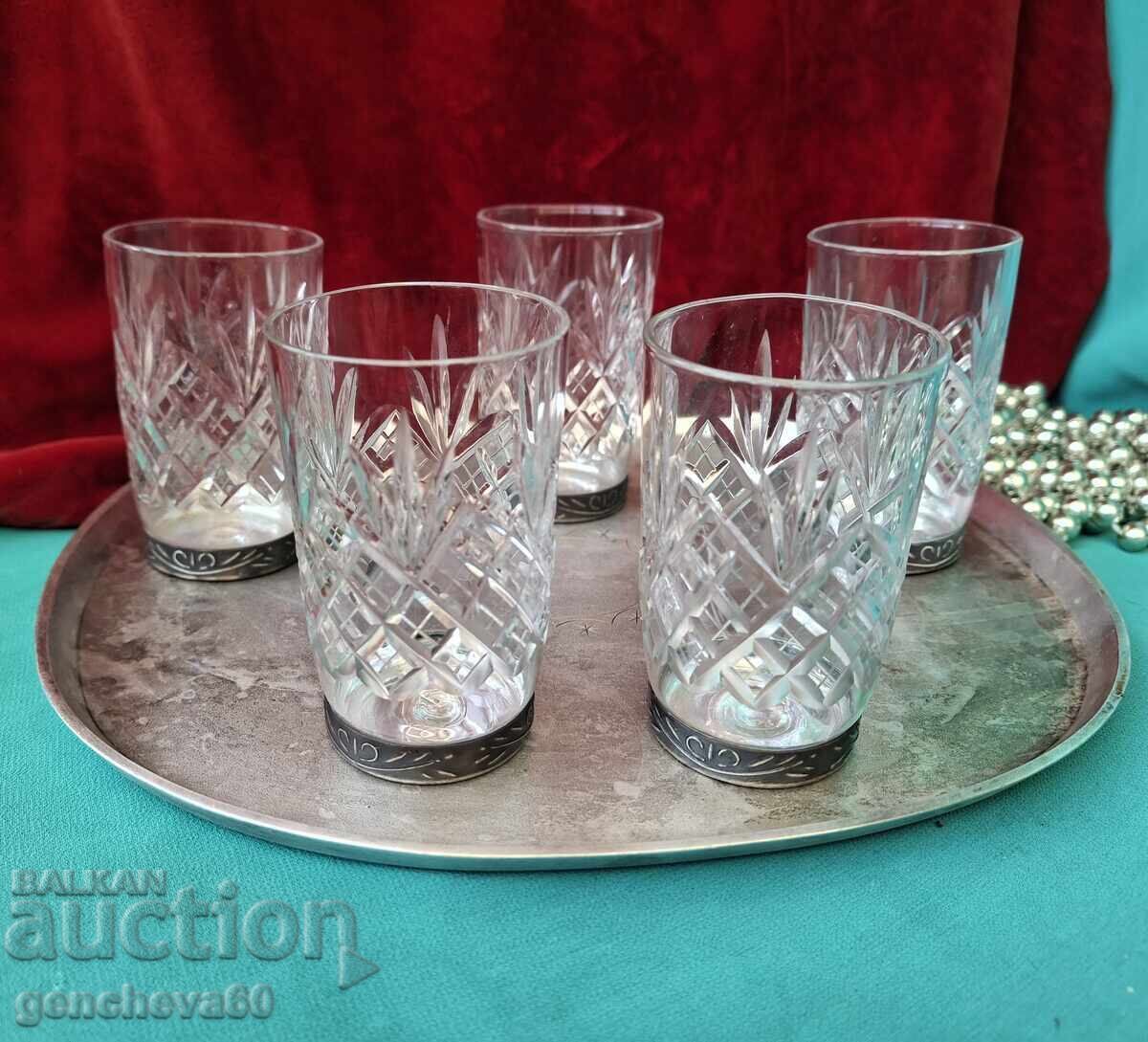 Livrarea PAHARE DE CRISTAL RUSEȘTI RETRO ȘI TAVĂ ARGINTATĂ