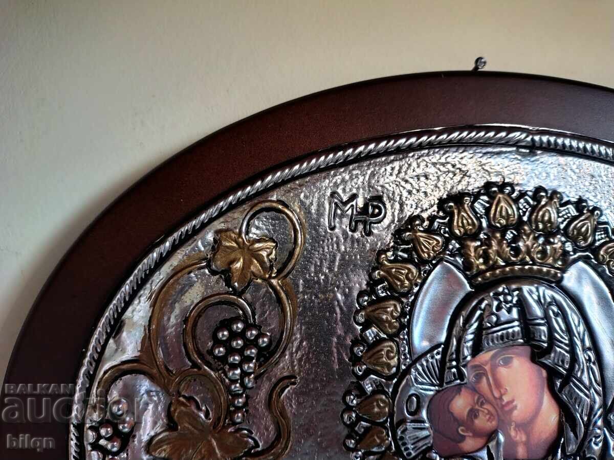 Superbă Icoană Argintată a Maicii Domnului cu Pruncul cu preț 44.98 BGN | € 23.00 Superbă Icoană Argintată a Maicii Domnului cu Pruncul cu preț 44.98 BGN | € 23.00