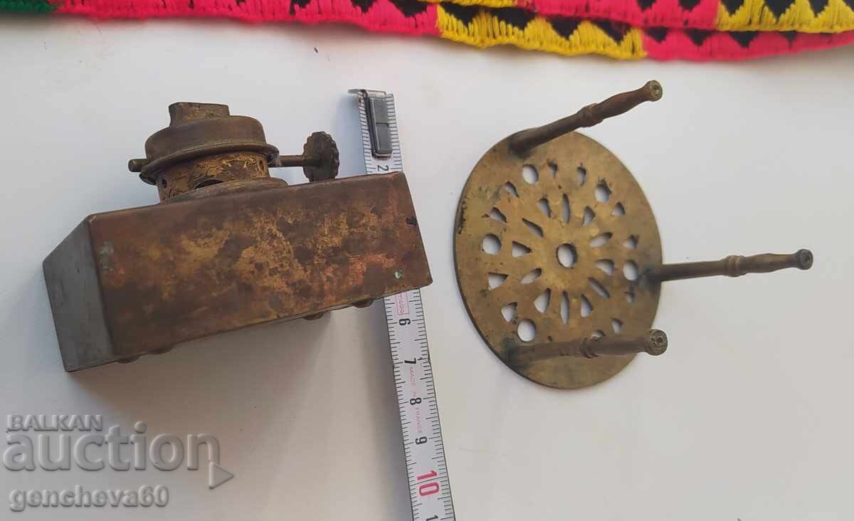 Delivery of Antique kerosene lamp and bronze side table