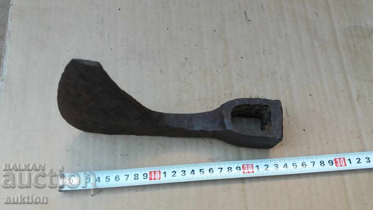 Licitație TOPOR FORJAT DE RENAȘTERE Licitație TOPOR FORJAT DE RENAȘTERE