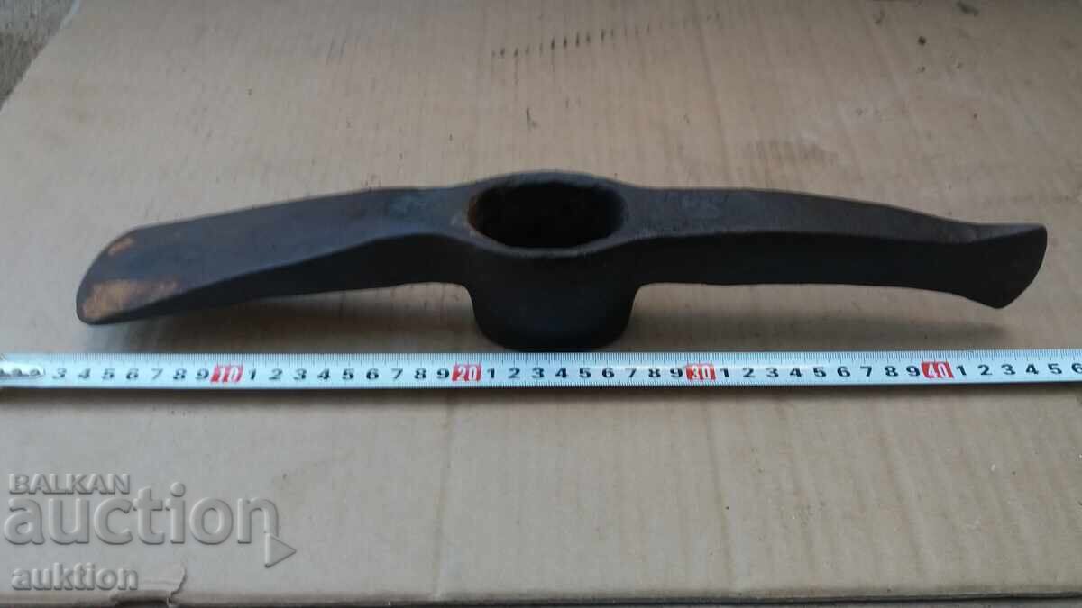 масивна брадва - кирка с цена 12.99 лв. | € 6.64