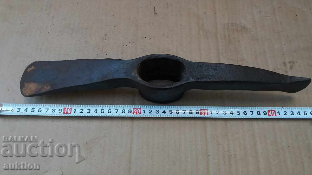 Аукцион масивна брадва - кирка