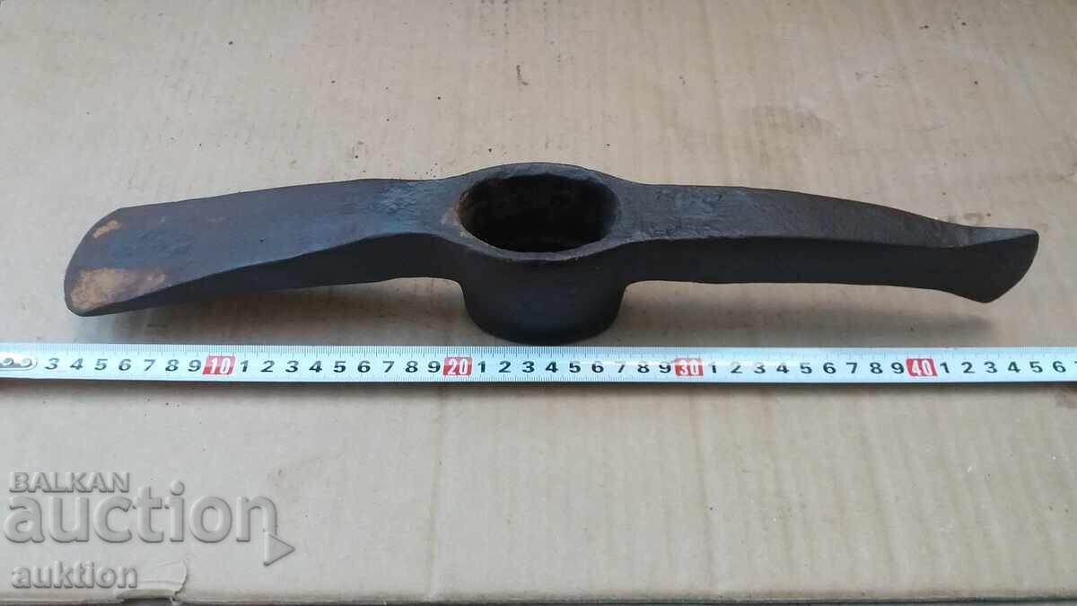 масивна брадва - кирка