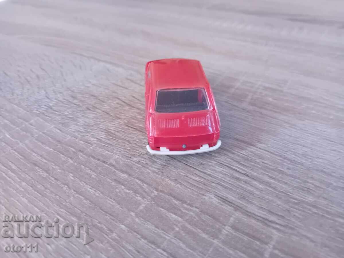 Livrarea VECHE JUCĂRIE FIAT 126P - ESTETICĂ Livrarea VECHE JUCĂRIE FIAT 126P - ESTETICĂ