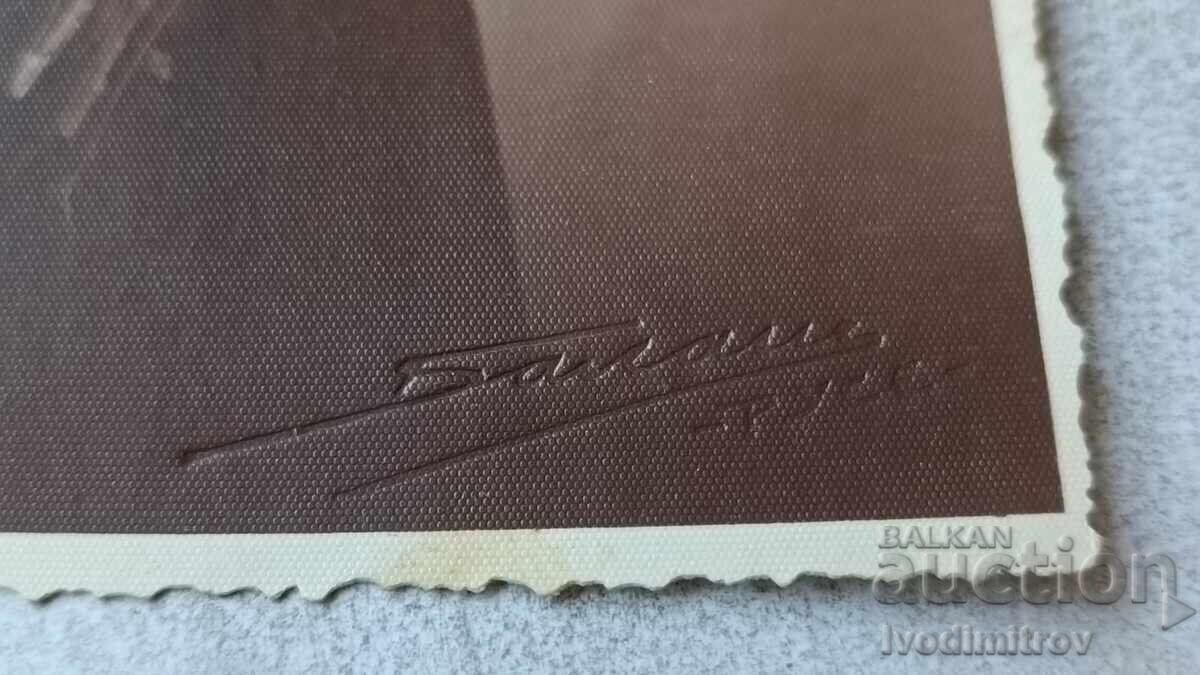 Photo Ruse Young girl with a bouquet of flowers 1944 with price 8.65 BGN | € 4.42