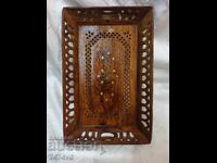 TAVĂ DIN LEMN CU GRAVURĂ, ORNAMENTE