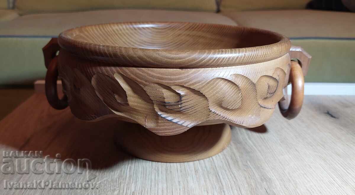 Bol sculptat în lemn pentru cunoscători cu preț 35.00 BGN | € 17.90