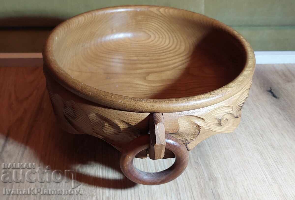 Bol sculptat în lemn pentru cunoscători