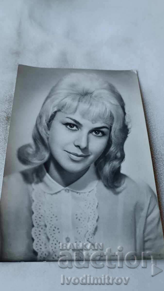 Пощенска картичка Гинка Станчева