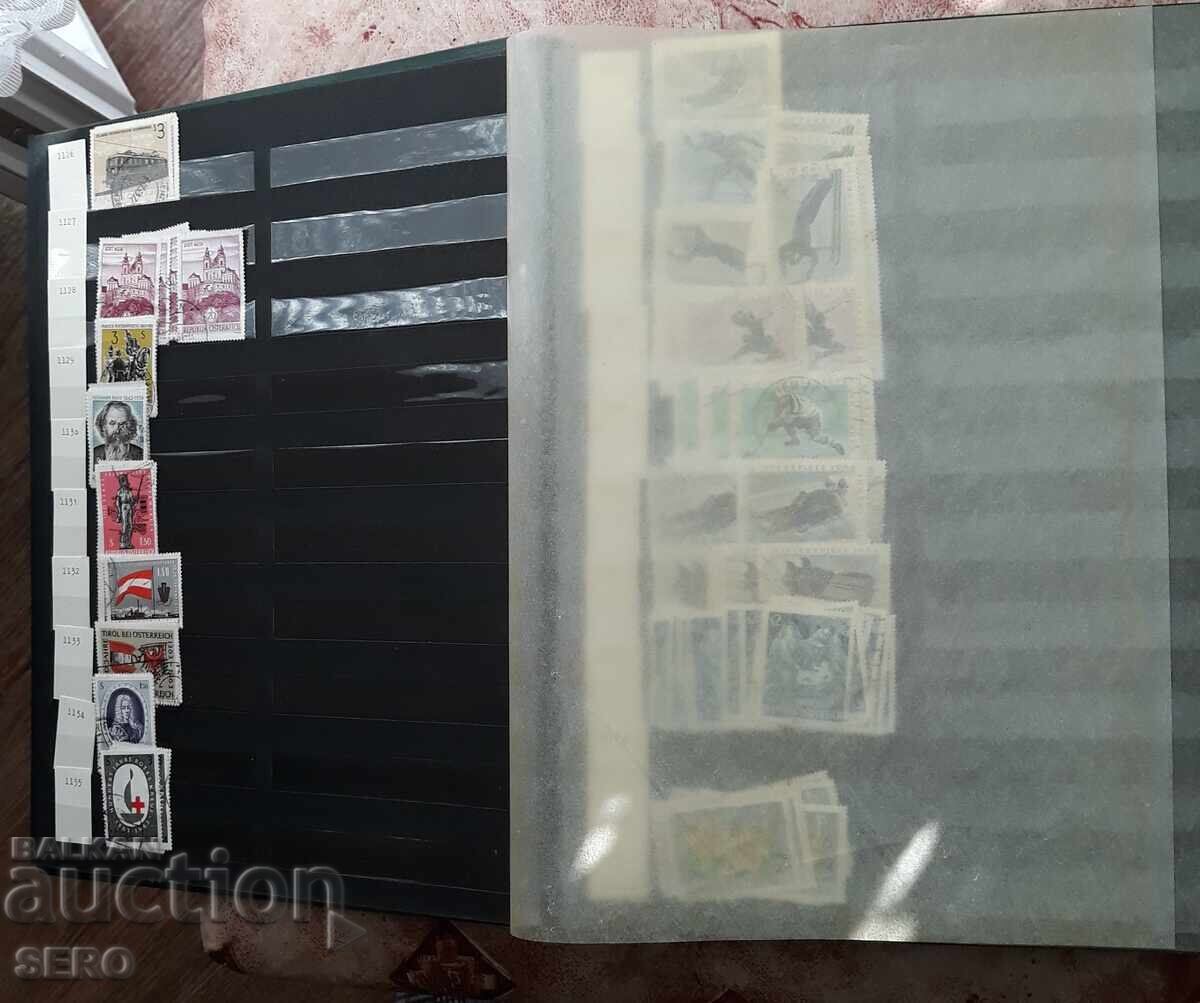 Filatelie - clasor cu 12 foi și presupun că vreo 300 de timbre poștale cu preț 25.01 BGN | € 12.79 Filatelie - clasor cu 12 foi și presupun că vreo 300 de timbre poștale cu preț 25.01 BGN | € 12.79