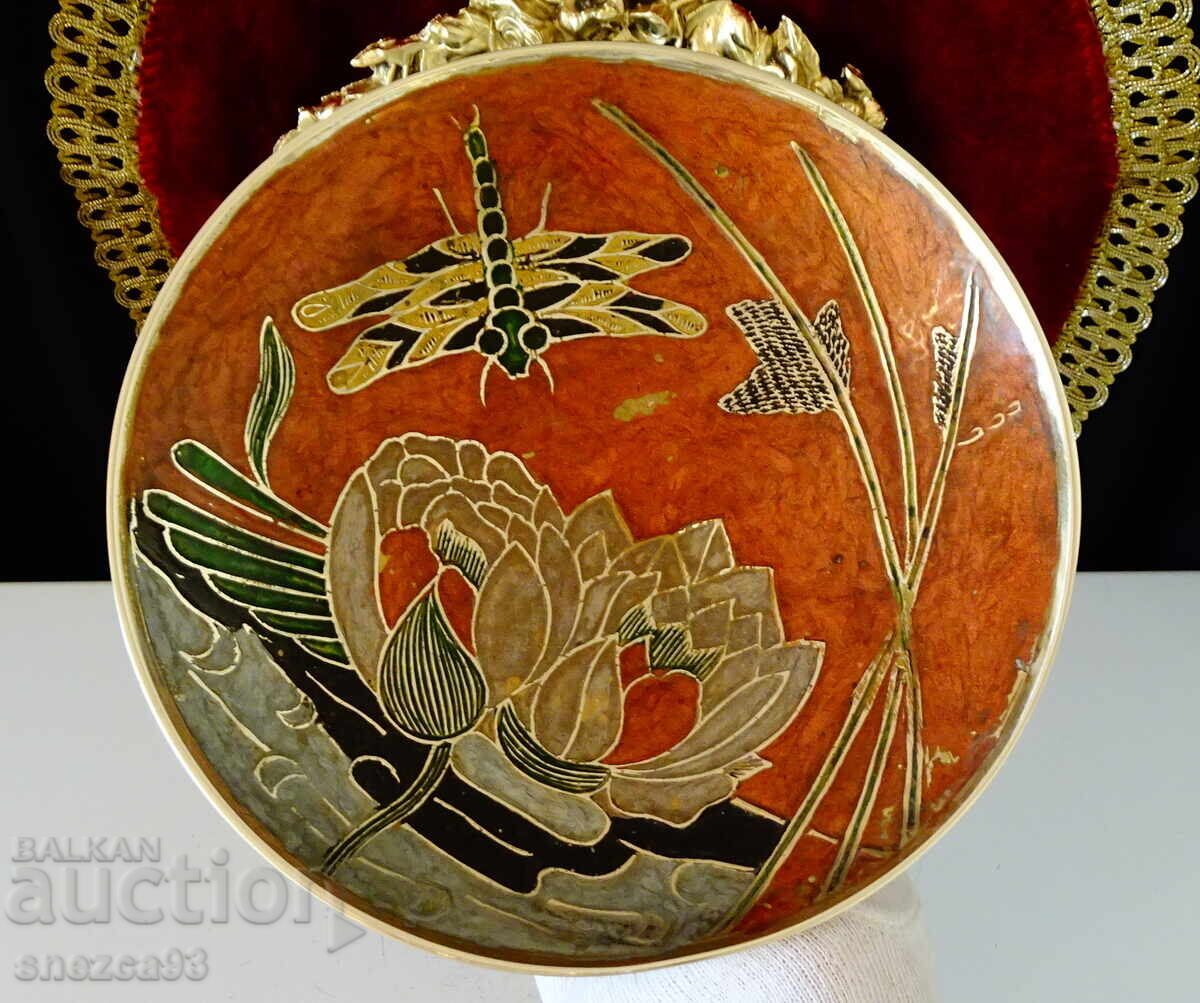 Delivery of Raised bronze fruit bowl, painting with cloisonné enamel