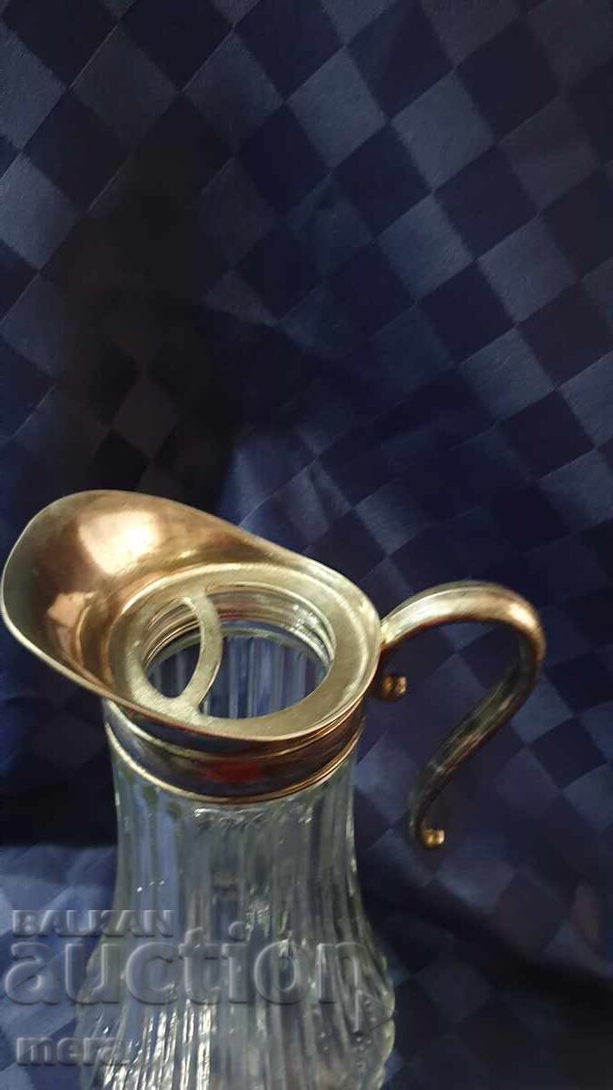 Cană de cristal cu ornamente metalice argintate cu preț 75.00 BGN | € 38.35