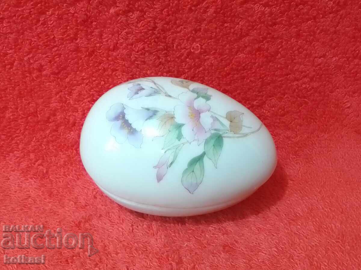 Παλιό πορσελάνινο κουτί κοσμημάτων αυγό του Πάσχα Παλιό πορσελάνινο κουτί κοσμημάτων αυγό του Πάσχα