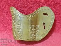 Sculptură în lemn, cană veche dintr-o bucată de lemn