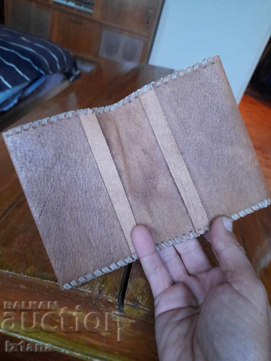 Delivery of Old leather wallet Delivery of Old leather wallet