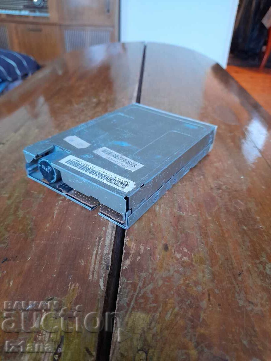 Unitate floppy veche, FDD Mitsumi cu preț 12.00 BGN | € 6.14