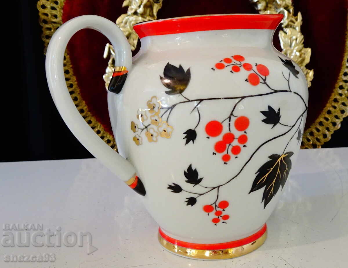 Delivery of Porcelain Pitcher LFZ, Red Currant