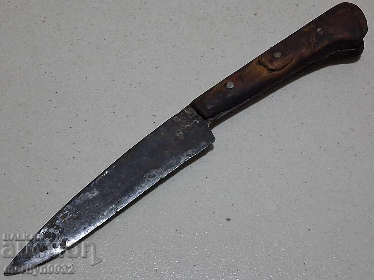 Delivery of Old hand-forged knife without a sheath, buffalo horn handle, karakul (wool) Delivery of Old hand-forged knife without a sheath, buffalo horn handle, karakul (wool)