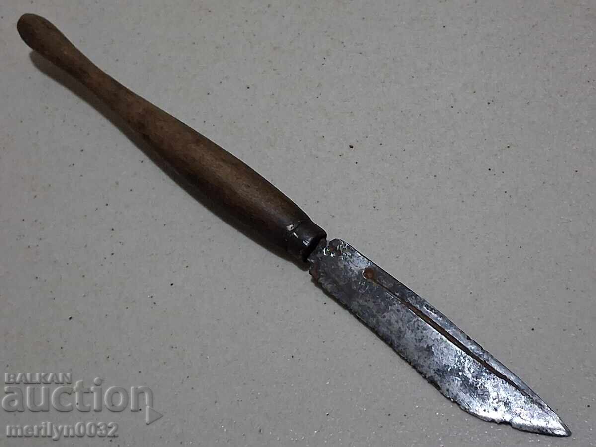 Old hand-forged scalpel-type knife Old hand-forged scalpel-type knife