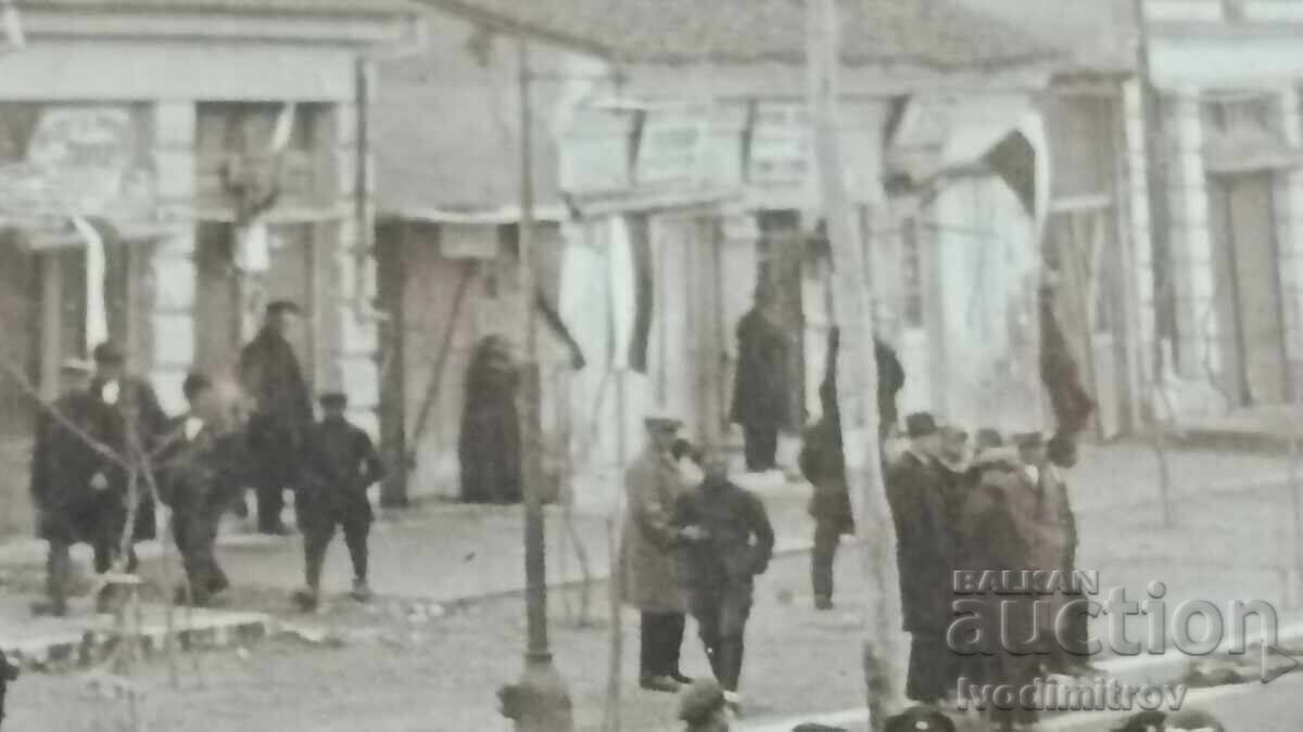 Доставка на Снимка Официално шествие на военни и цивилни лица