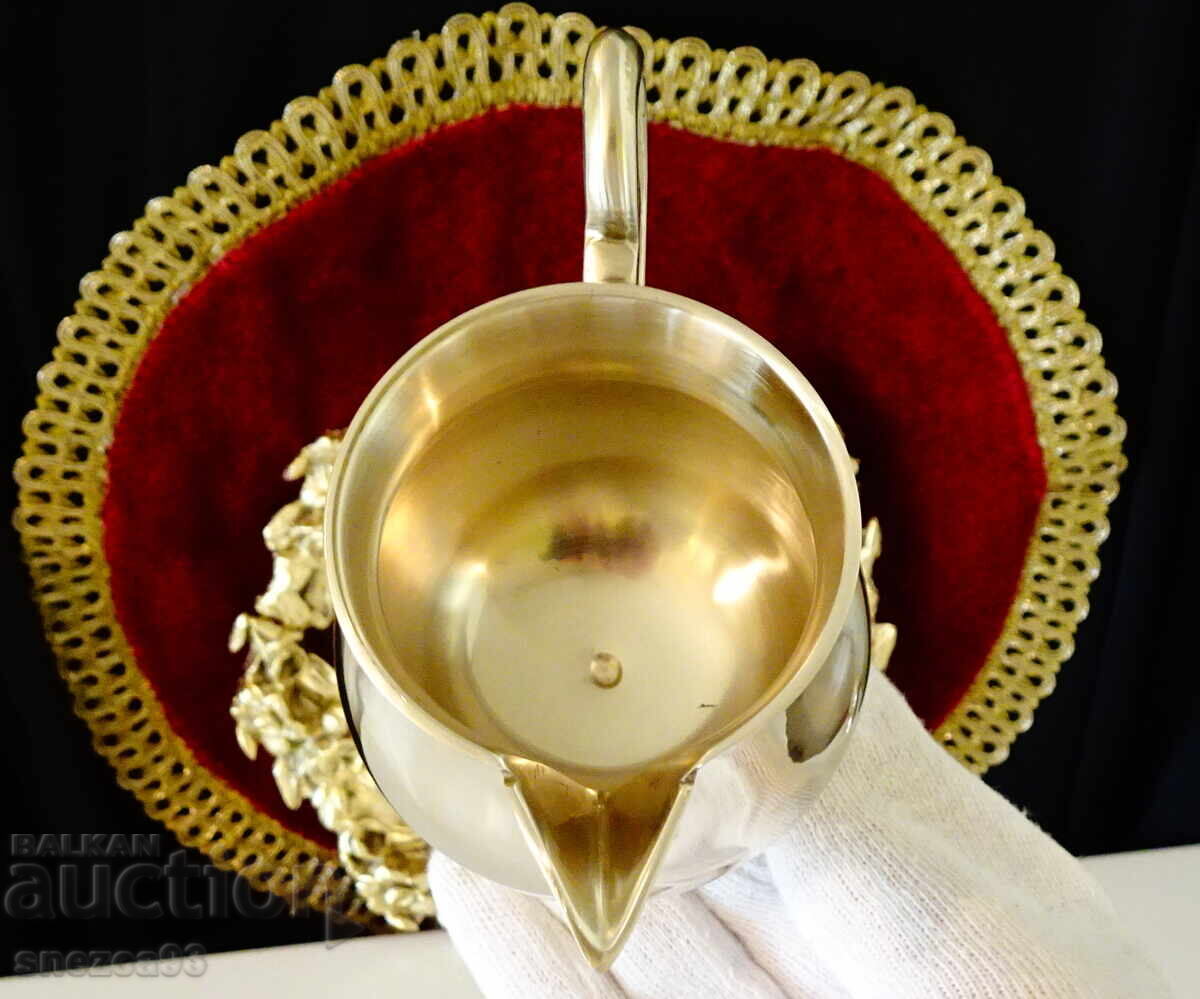 Παράδοση Χάλκινη κανάτα, κανατάκι, Λουδοβίκου XVI, μαργαριταρένιο ανάγλυφο