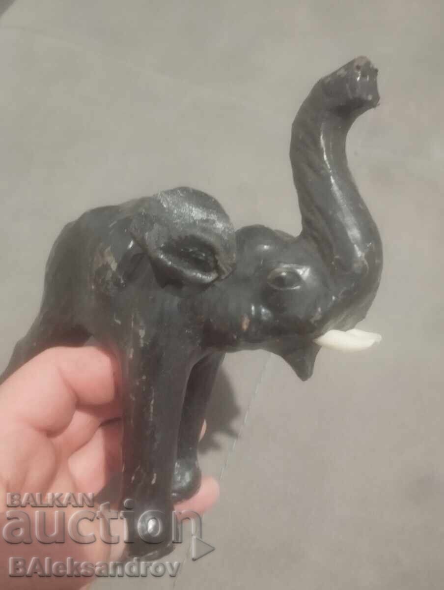 Δερμάτινος ελέφαντας με τιμή 13.00 BGN | € 6.65