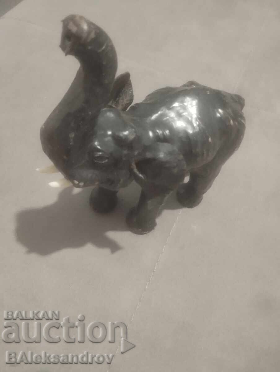 Παράδοση Δερμάτινος ελέφαντας